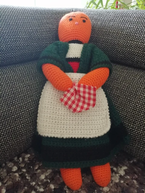 Petite figurine Bécassine parapluie et son panier H/G.L 95