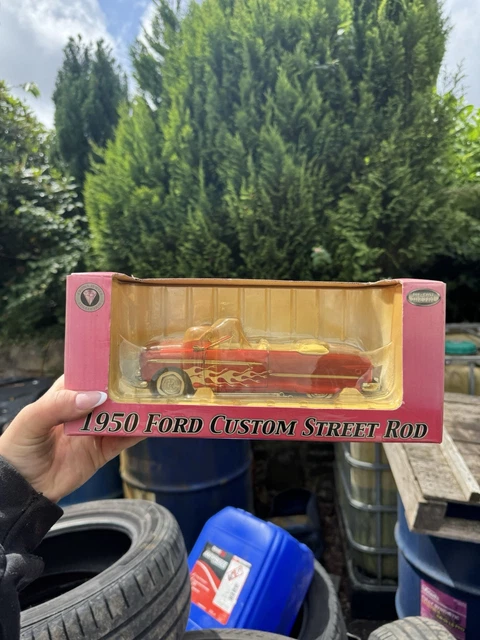 SNAP-ON 1950 FORD Custom Street Rod 1:24 scale die-cast replica