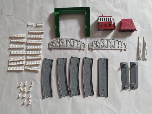 LOT Lone Star Diecast Coach Track, Foot Bridge, Buildings, Fencing, People 42 Pc
