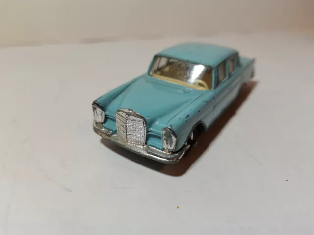 Dinky Toys / 186 / Mercedes Benz 220 Se In 1:43 Made In England / Meccano L.t.d.