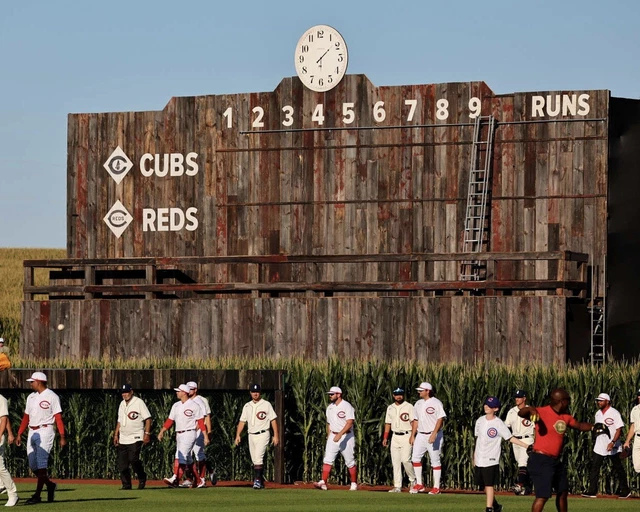2022 FIELD OF DREAMS GAME CHICAGO CUBS VS CINCINNATI REDS 8112022