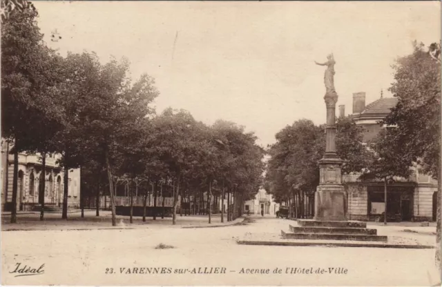 CPA VARENNES-sur-ALLIER Avenue de l'Hotel de Ville (1220440)