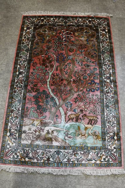 J18K09- Teppich mit Seide, Baum mit Tieren, Maße: 166x108 cm
