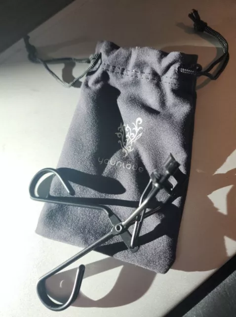 Younique eyelash curler in cloth pouch BNWOB authentic !