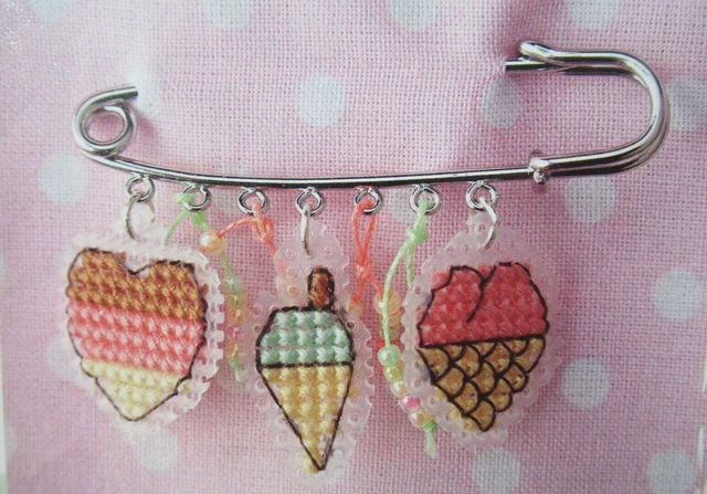 Stickvorlage "Sommerlicher Schmuck auf Canvas-Stramin" Kreuzstichmotive