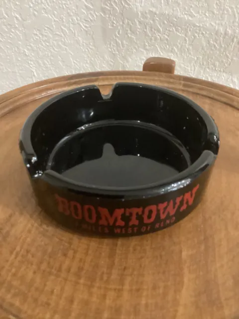 Vintage "Boomtown 7 Miles West Of Reno" Ceramic. lack Ashtray Round 3 Rest 3-5/8