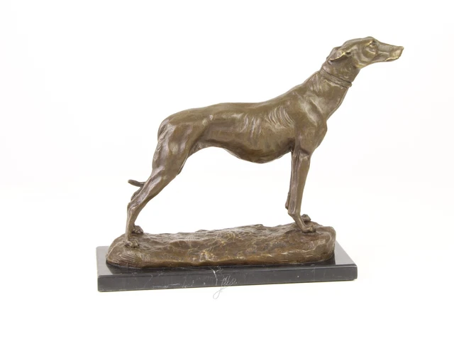SCULPTURE D UN L VRIER GRIS EN BRONZE SUR UN MARBE NOIR D APRES 