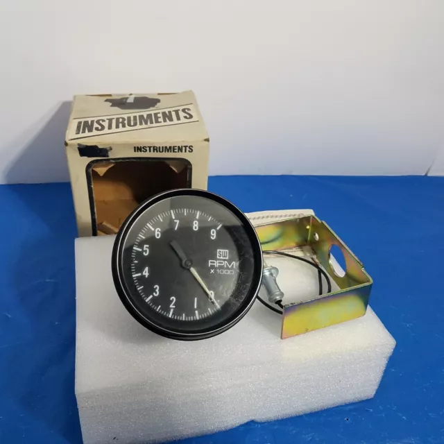 NOS vintage NAPA /Stewart Warner mechanical Tachometer 9k rpm Hotrod Gasser tach