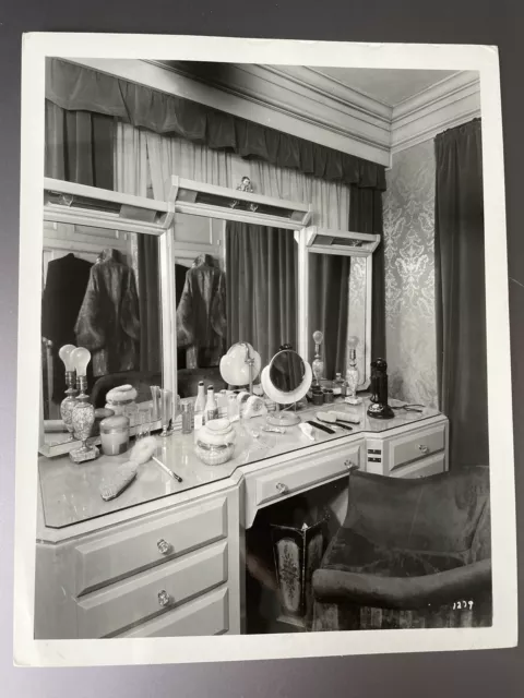 Greta Garbo 1930s Dressing Room 8x10 Candid Photo MGM Vintage Original Grimes