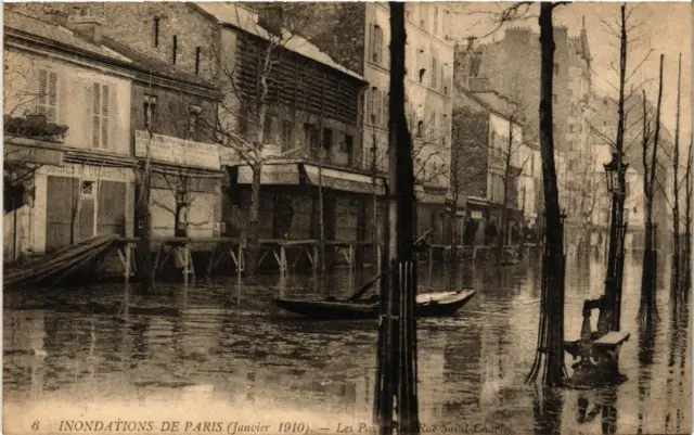 CPA PARIS Le Passage de la rue St-Charles FLOODS 1910 (605711)
