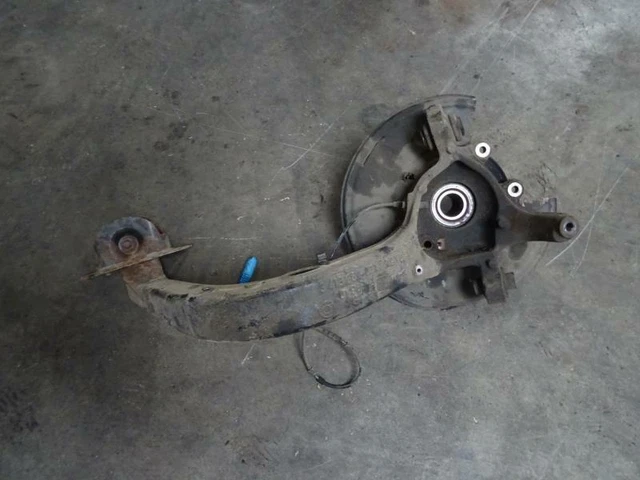Fusee arriere droit BMW X3 E83 PHASE 1 20d 2.0D - 16V TURBO 4X4 /R:57650532