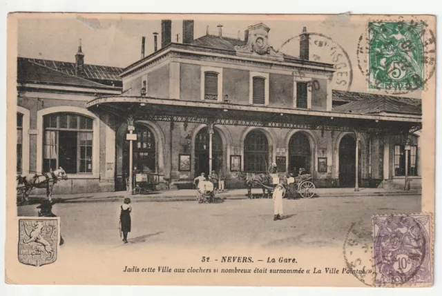 NEVERS - Nievre - CPA 58 - la gare - vue animée