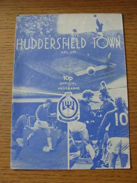 20/11/1976 Huddersfield Town v Mansfield Town [FA Cup] (Creased, Folded, Marked,