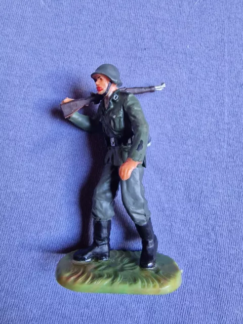 Hausser Elastolin 7cm Wehrmacht Soldat laufend mit Gewehr über Schulter  10060 ?