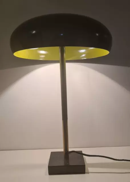 Lampe champignon, Margot Athezza en métal kaki, et laitonné socle en Marbre noir