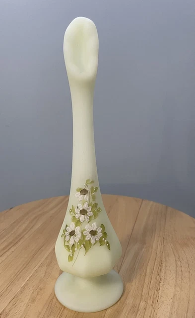 VINTAGE SIGNED FENTON Satin Uranium Custard Glass Bud Vase w/ Glitter