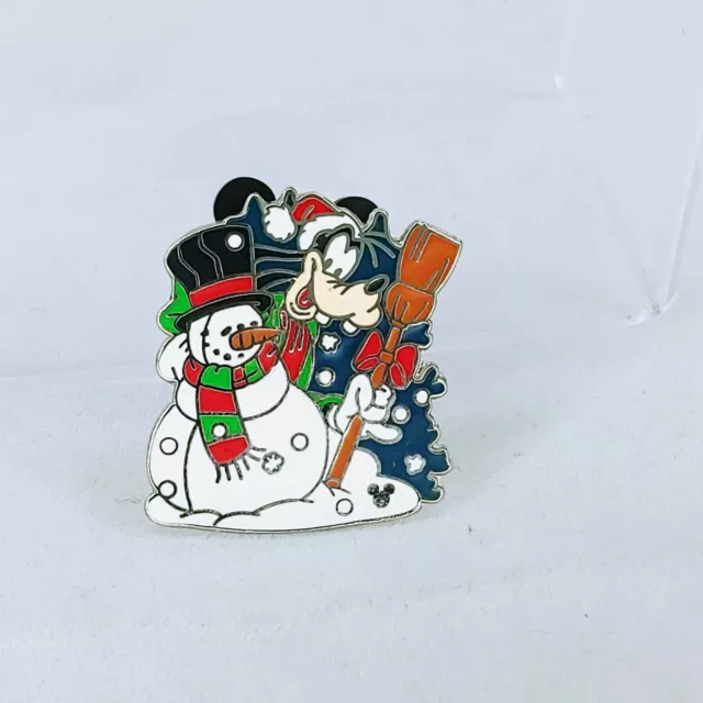 DLR Cast Lanyard Series 4 Holidays Collection Goofy Disney Pin 44564