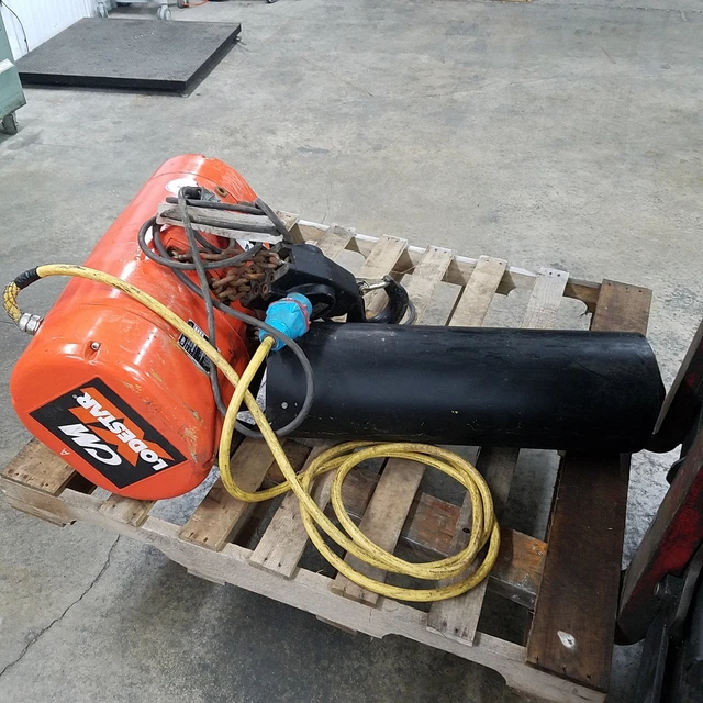 CM Hoist 5221H, 5 Ton 3.5HP, 24 Ft Chain Lift, 6 FPM Hoist. - USED