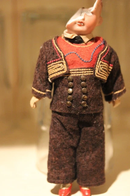 Poupee ancienne en porcelaine de marque hans volk à Le Soler | Clasf jeux