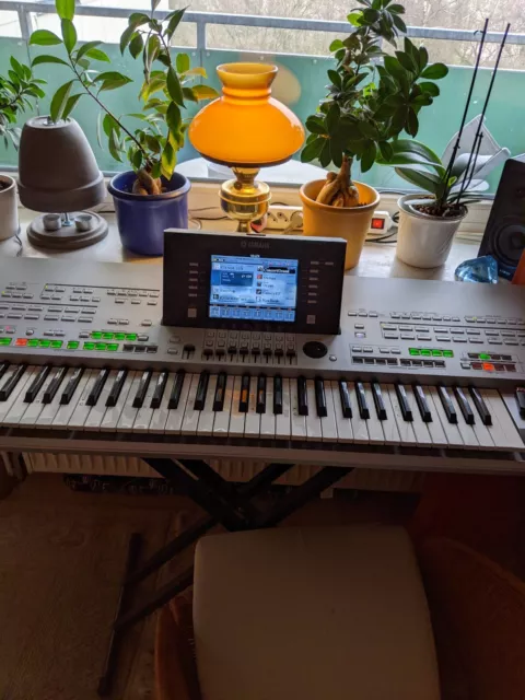 Yamaha Tyros 3 Komplett-Set mit Thon Case und Ständer