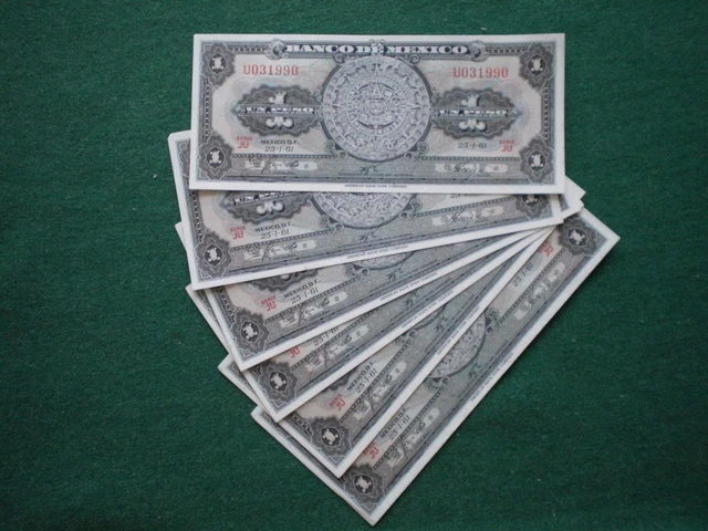 1961 lot 6 1 peso Aztec calendar American Banknote 2 LETTER AU-UNC