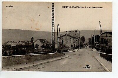 NEUVES MAISONS - Meurthe et Moselle - CPA 54 - la rue de Neufchateau