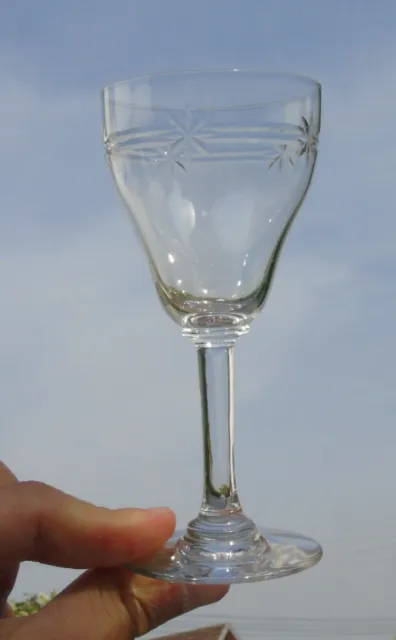 Saint Louis - Verre à vin blanc ou vin cuit en cristal, modèle Rolland. Début Xx