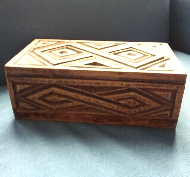 Ancienne Boîte à Bijoux En Bois Sculpté - Pièce Vintage Occasion