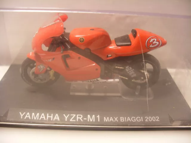 Miniature MOTO 1/24 eme IXO ALTAYA Metal YAMAHA YZR-M1 Max BIAGGI 2002 1 24