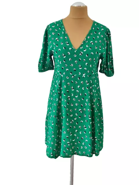 Wundervolles grünes A-Linie Kleid Blumen Muster romantisch Gr.40-42