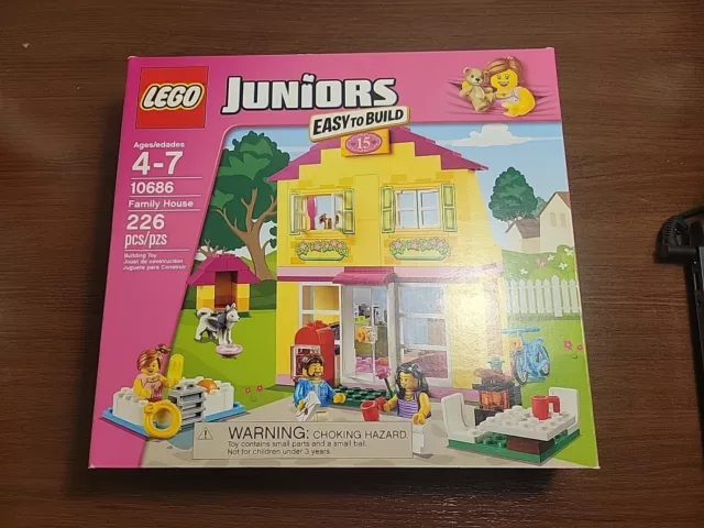 LEGO Juniors 10686 Family House 226 Pieces NEW Sealed