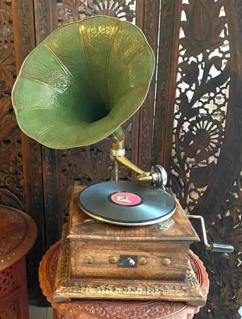 Grammofono con corno in ottone Lettore a 78 giri che suona il registratore...