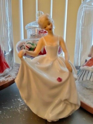 Royal Doulton TRACY HN2736 Figurine Bone China 1982