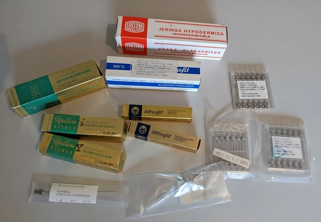 Glasspritzen-Set mit Nadeln und Kanülen als Deko-Artikel, Apotheker, Arzt.