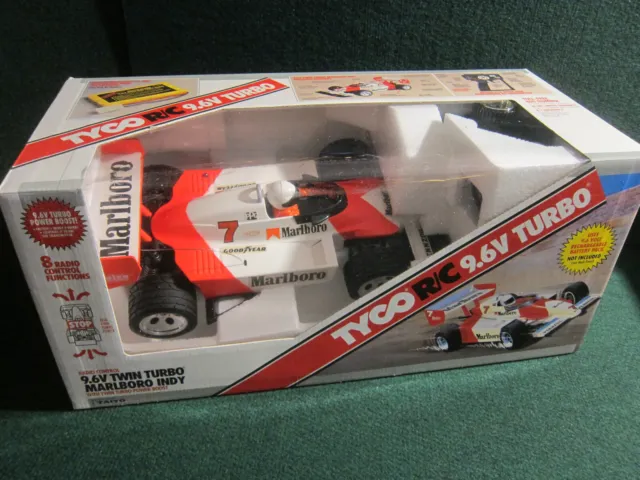 RC Car - 9,6V Twin Turbo Marlboro Indy Exclusive Features