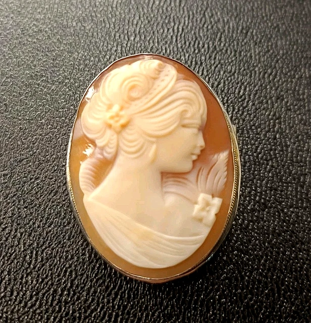 BROCHE CAMÉ COQUILLAGE Sculpté Couple Sous Un Arbre Encadré Monture