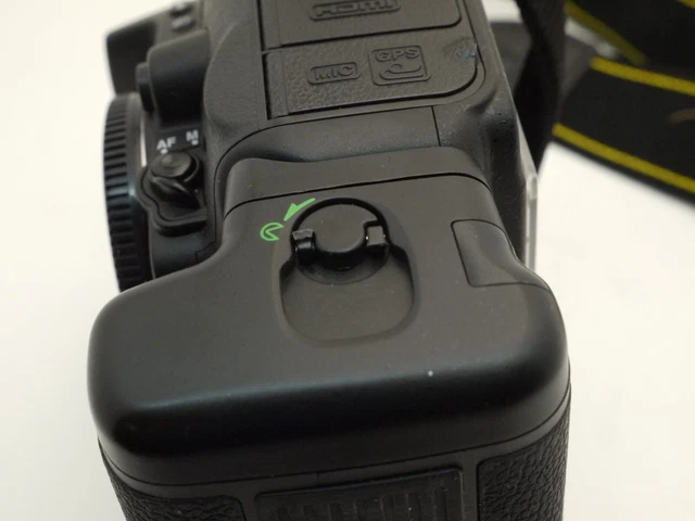 Nikon D7000 16.2MP DSLR Camera Body with grip etc   2004 Shutter Count!!