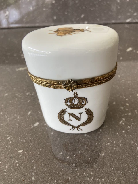 SEVRES Tisanière porcelaine Napoléon et ses troupes Empire XIXe siècle | Planète Collections