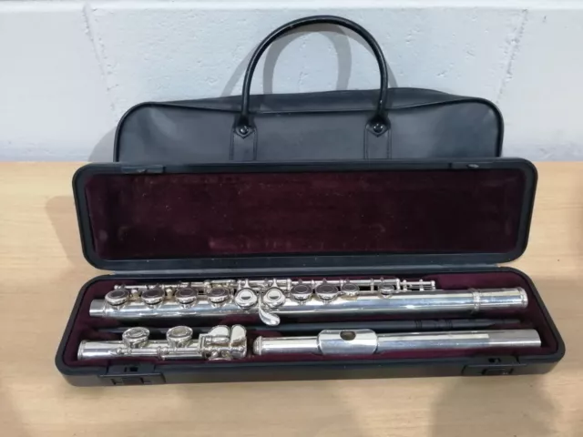 Yamaha 211 Flute with Hard Case And Carry Bag