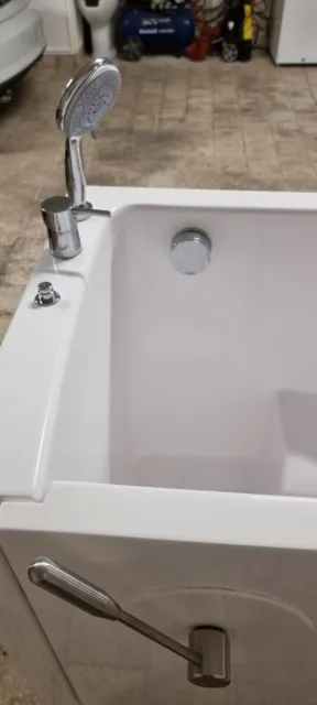 vasca da bagno con sportello