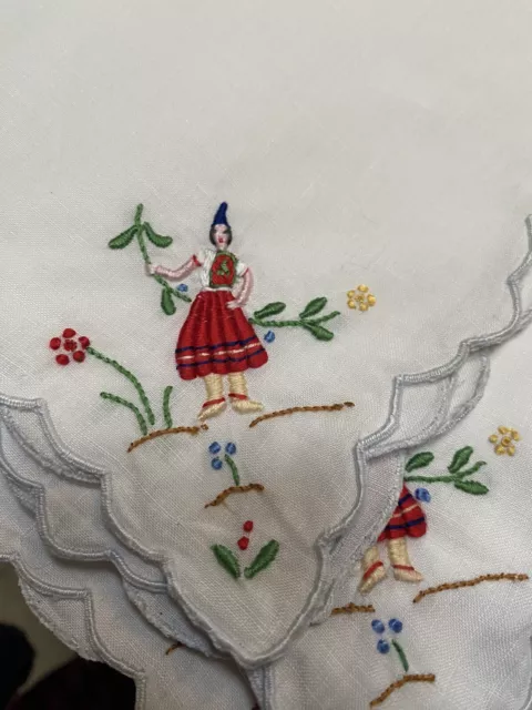 Vintage Set of 4 Linen Napkins, with beautiful embroidered woman with flowers