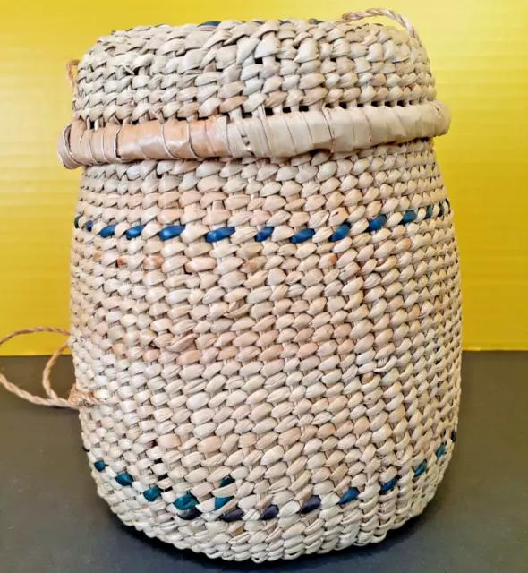 Vintage Pajón (Guatemalan Highlands) Fiber Handmade Carrying Basket w. Lid