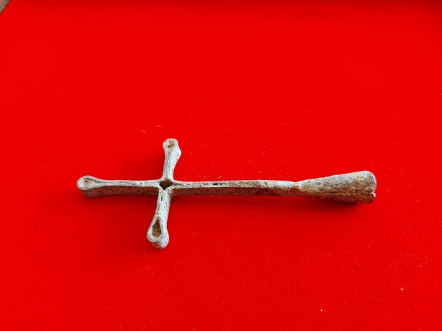 Rare croix en fer Romaine