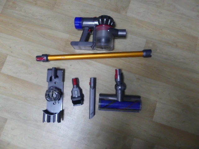 Aspirateur balais DYSON V8 Absolute (Occasion, incomplet)
