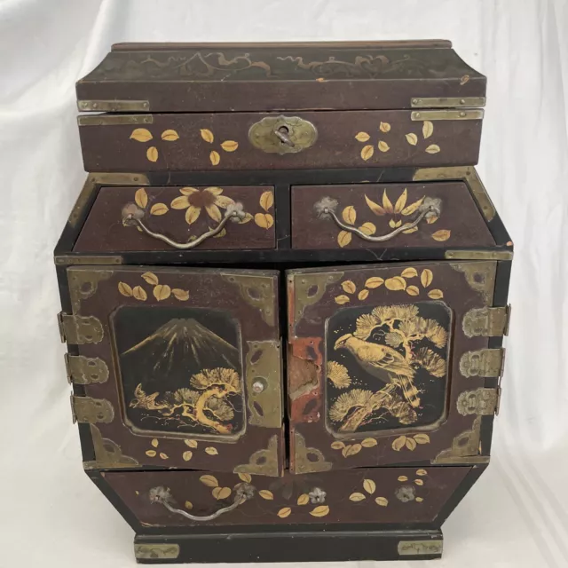 Ancien petit cabinet en bois laqué, décor asiatique dorure, paysage, oiseaux,