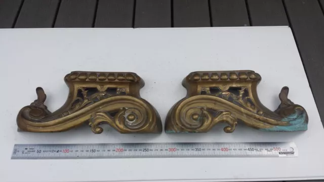 Ancienne paire de pieds antérieurs de chenets en bronze de cheminée ancienne