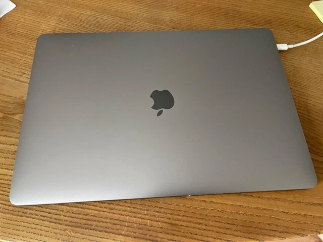 Macbook Pro 15 2017 16GB Ram 512GB SSD 2,9GHZ Intel I7 Quad Core Intel HD630