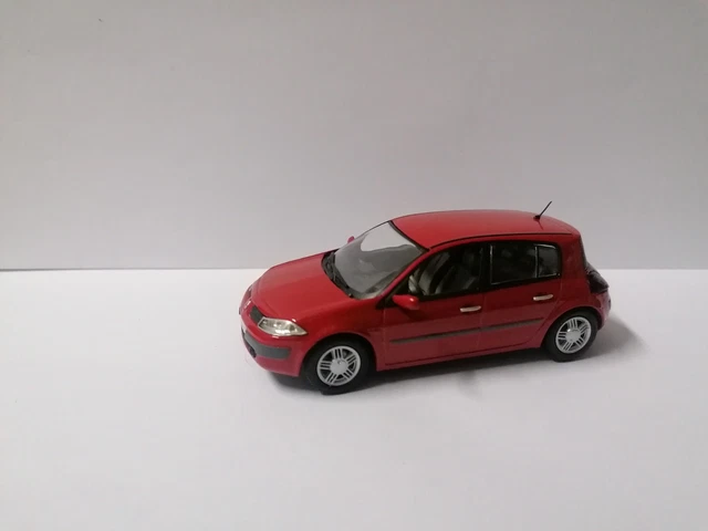 Renault Megane SOLIDO. 1:43 eme avec capsule  souple d'orignie   ( neuf )