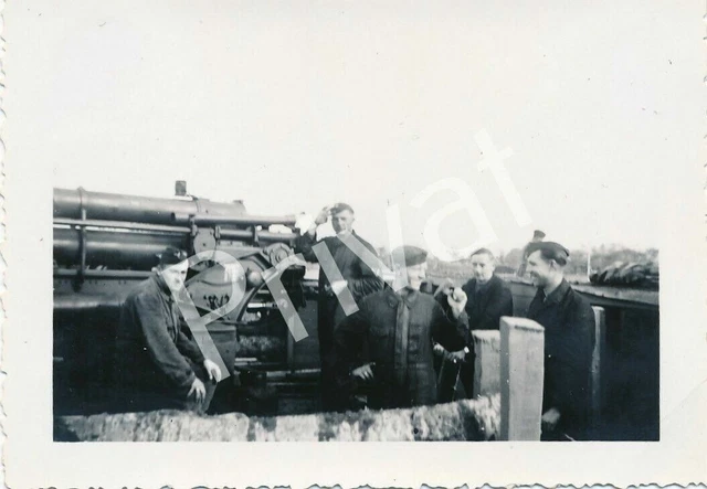 PHOTO SECONDE GUERRE mondiale soldats de la Wehrmacht village avec toit