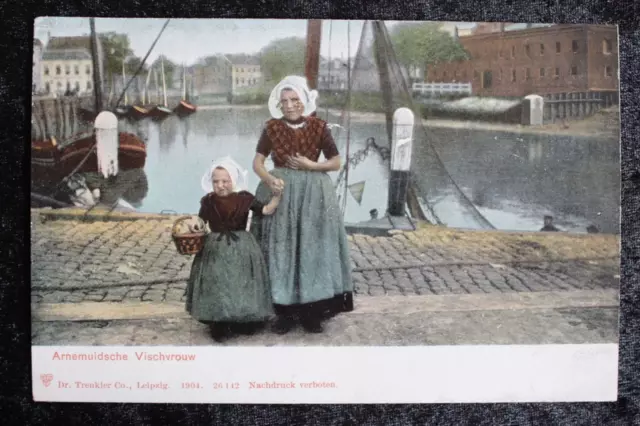 Postkarte Ansichtskarte Lithografie Belgien Arnemuidsche Fischerfrau (M)